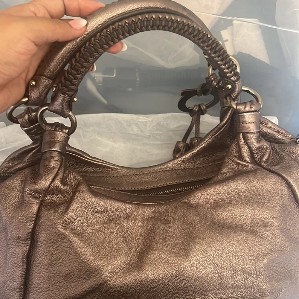 Salvatore Ferragamo Bag. Metallic Shoulder Leather Bag.‎
